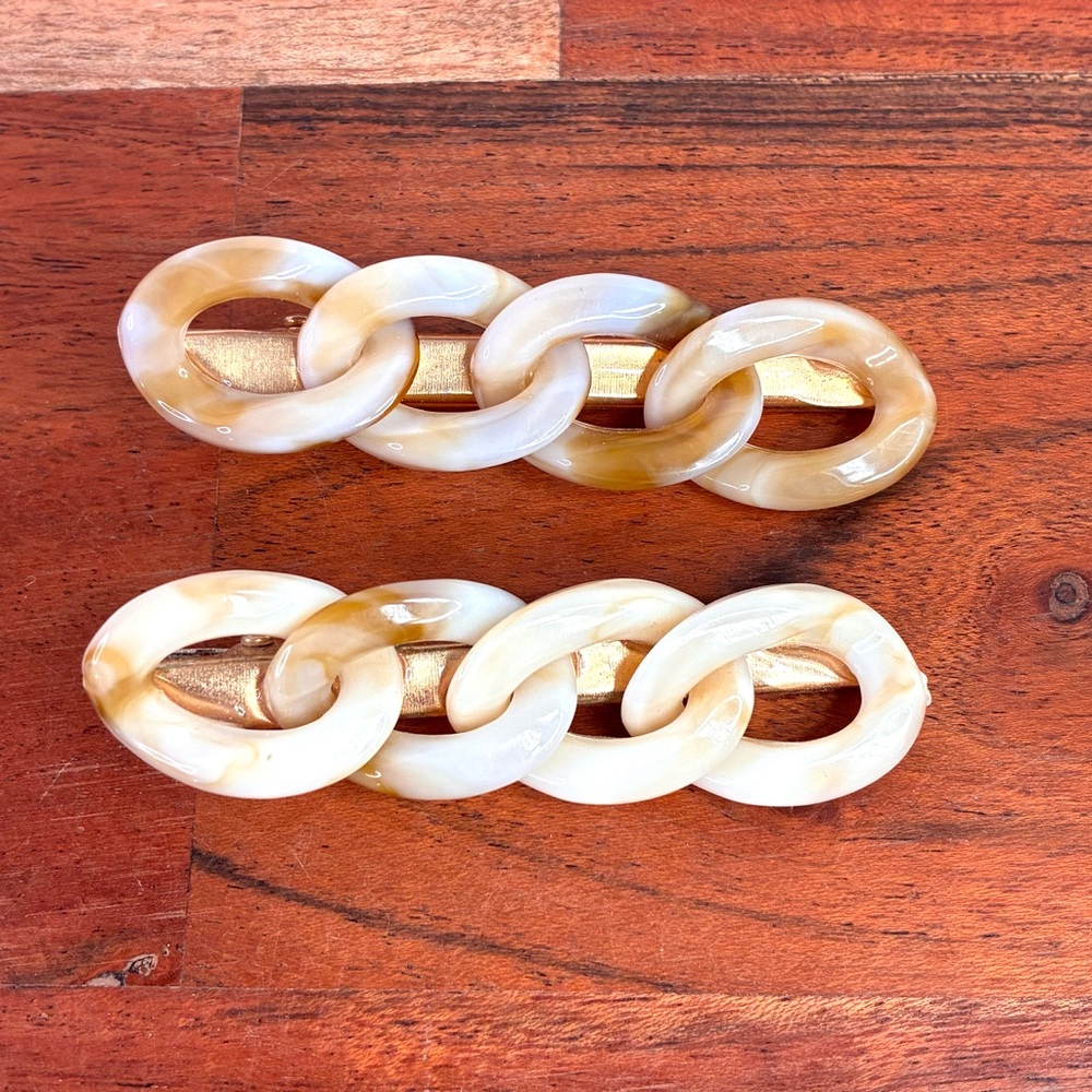 2 VTG Chain Link Cream Acrylic Hair Clips